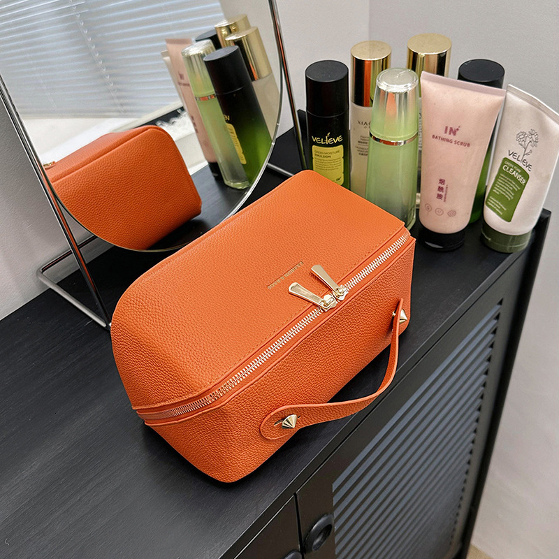 Luxury Brand Designer Bag Cosmetic Bag Women Large Capacity 2023 New Fashion Handheld Skin Care Product Storage Bag Korean Version High-Grade Wash Bag