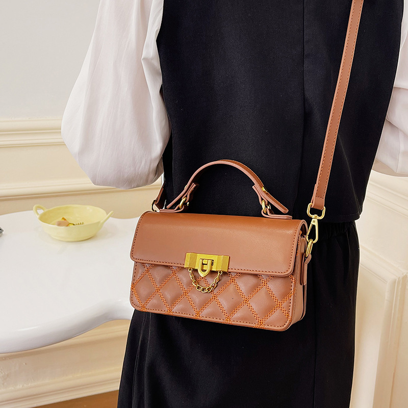 2025 New Women's Crossbody Designer Bag Bag Autumn Versatile Fashion Handbag Quilted Small Square Bag Luxury Bag High-end Small Tote Bag