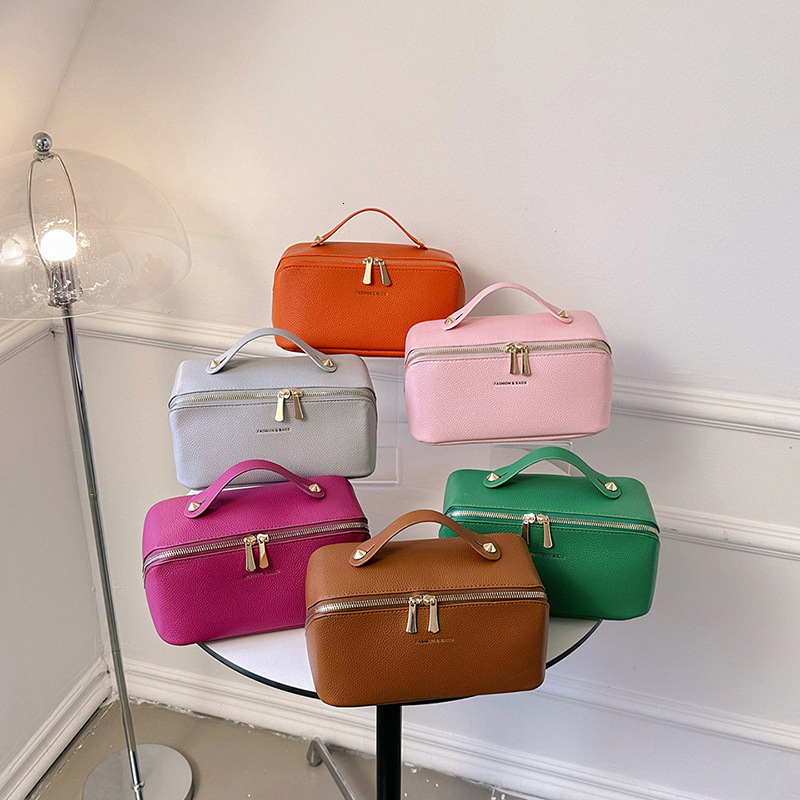 Luxury Brand Designer Bag Cosmetic Bag Women Large Capacity 2023 New Fashion Handheld Skin Care Product Storage Bag Korean Version High-Grade Wash Bag