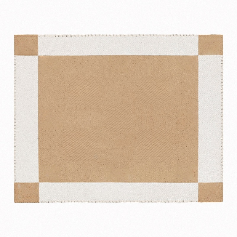 Designer blankets, cashmere and wool blankets, sofa blankets with single letter H, home textiles, office nap air - conditioner blankets, airplane blan