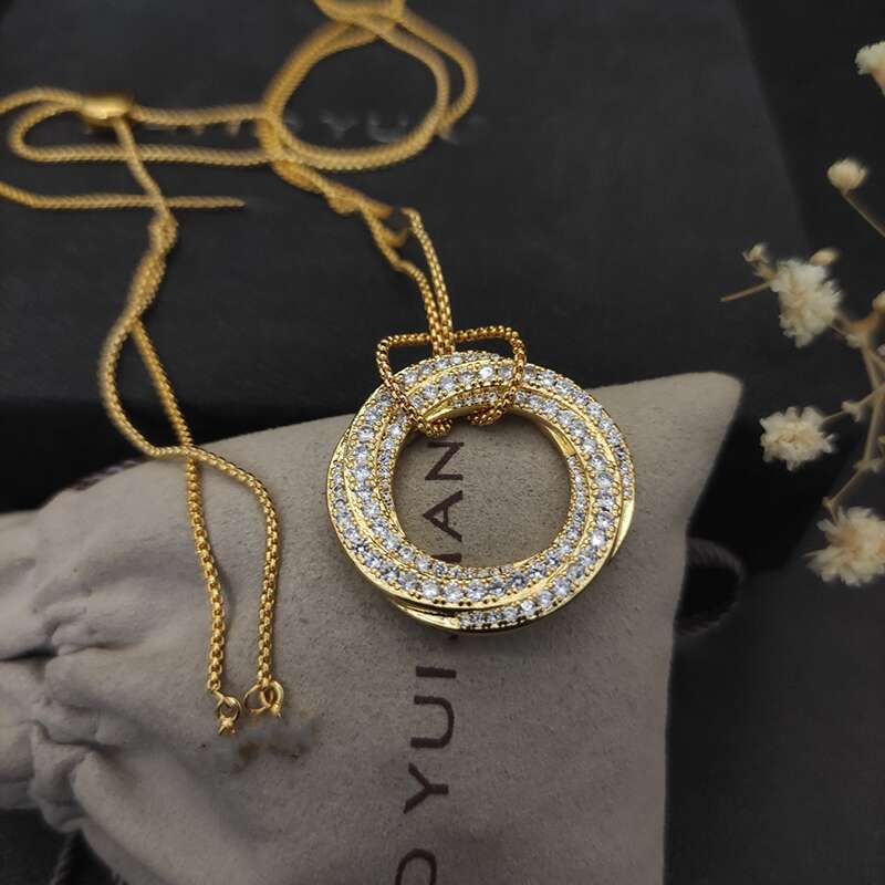 Golden ring necklace luxury jewelry gold necklace fashion zircon pendant necklace golden Fashion Trend Zircon Inlaid Gold Circle Pendant Necklace