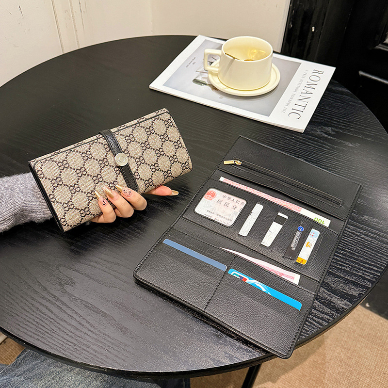 Luxury Brand Designer Bag Niche Design Fashion Small Wallet For Women 2025 New Short Multi-Card Slot Buckle 70% Off Fold Handheld Long Wallet