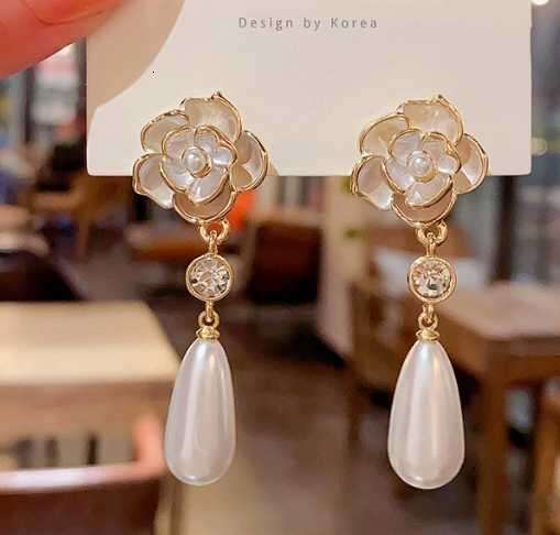 luxury New tassel earrings for Women Light Niche High end Camellia Stud Earrings Sier Needle Long Tassel Pearl Earrings Internet Celebrity Ear Accesso
