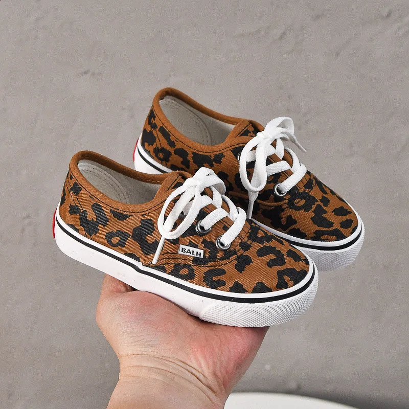 ren Shoes Simple Versatile Soft Soled Board Shoes Fashion Casual Antis Canvas Shoes Comfort s Sneakers 250823