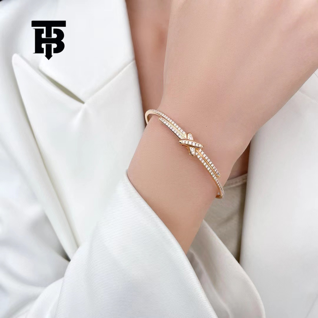 TB BHULAMTE New Four Leaf Clover Women's Cross Bracelet European And American Full Diamond High-end Fashion Accessory Free Shipping Luxury Temper