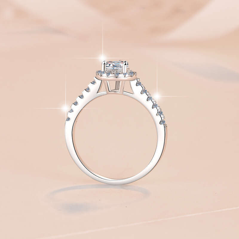 luxury jewelry Stylish Womens Solid Gold Engagement Rings Wholesale Moissanite Oval Cut Diamond Accented Light luxury fashion