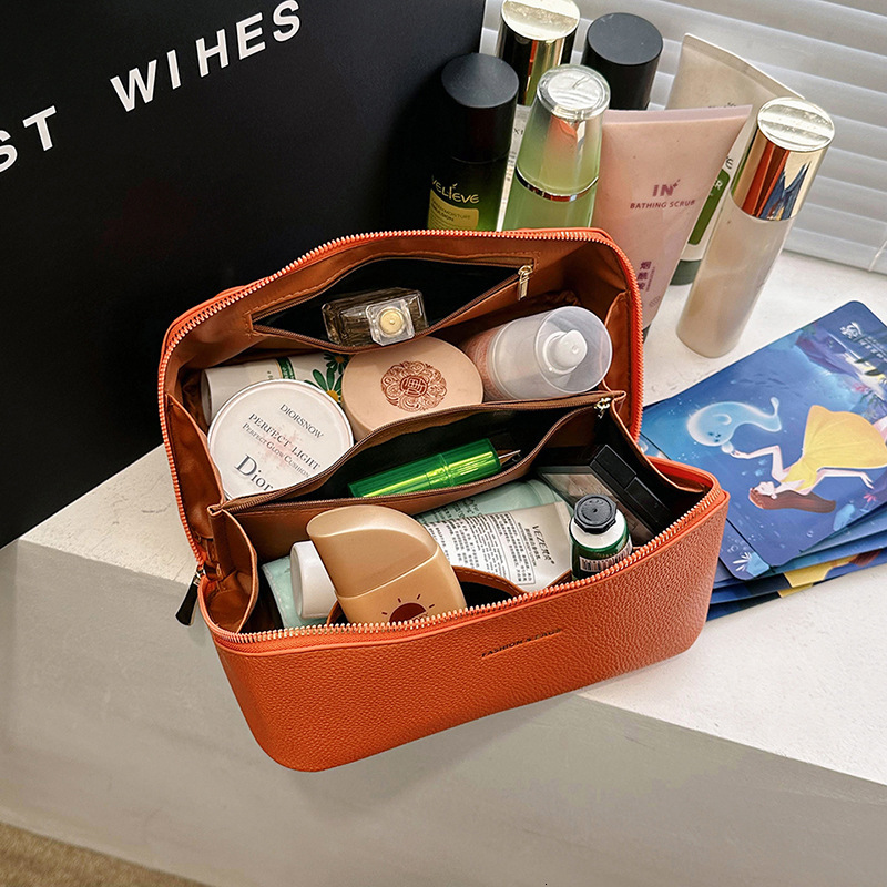 Luxury Brand Designer Bag Cosmetic Bag Women Large Capacity 2023 New Fashion Handheld Skin Care Product Storage Bag Korean Version High-Grade Wash Bag
