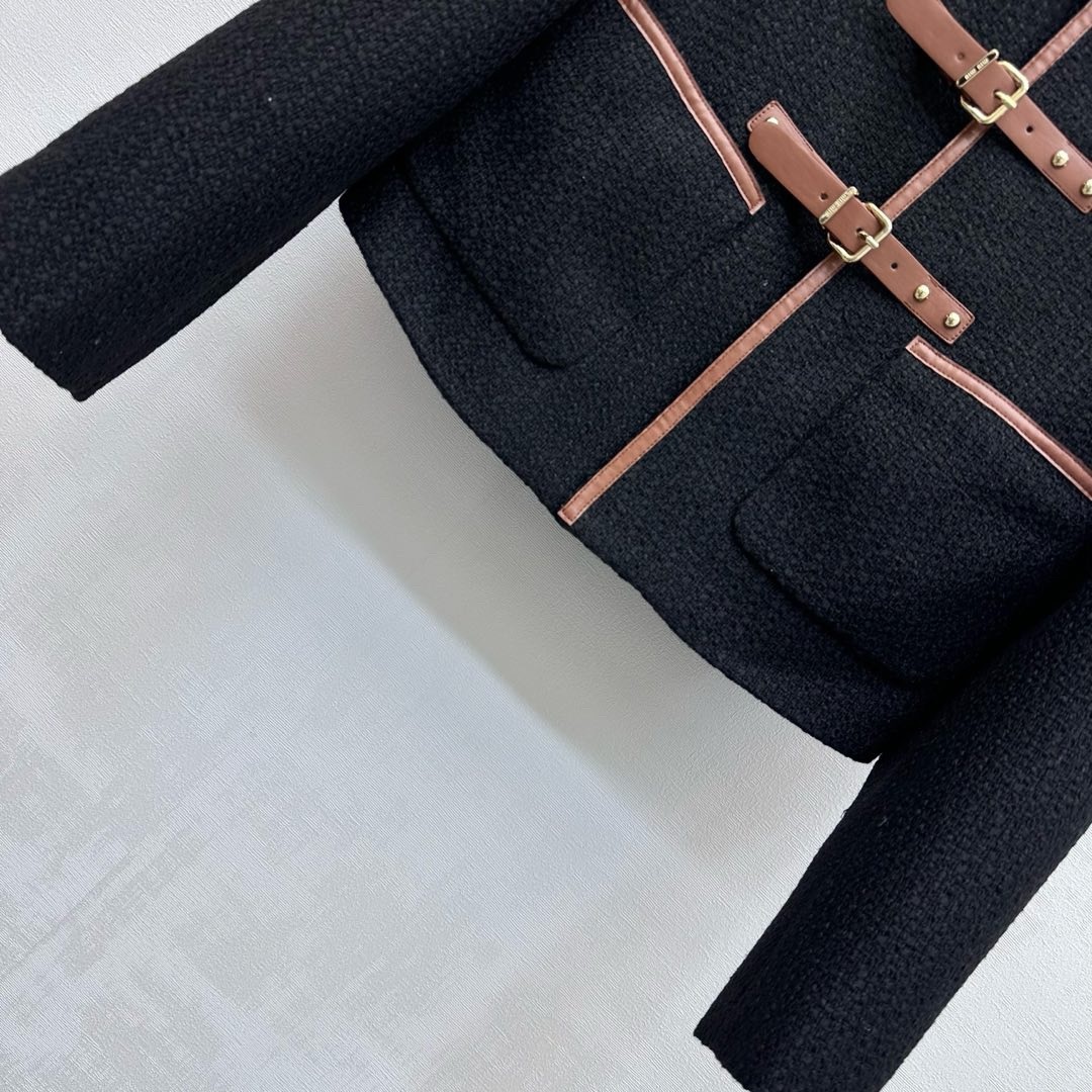 Mu* woven dress jacket, imported woolen weave, high-quality texture, leather logo patch decoration, short round neck, must-have for autumn and winter,