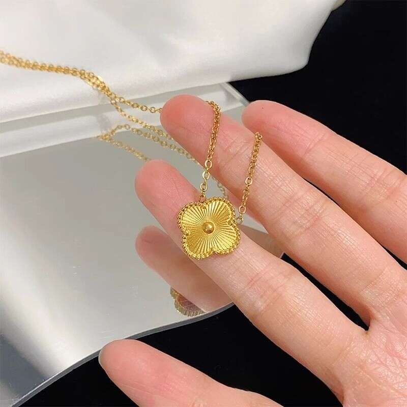 High-end collarbone chain necklace pattern necklace Gold Plated Silver Plated jewelry holiday gifts chain pendant necklace clover necklace