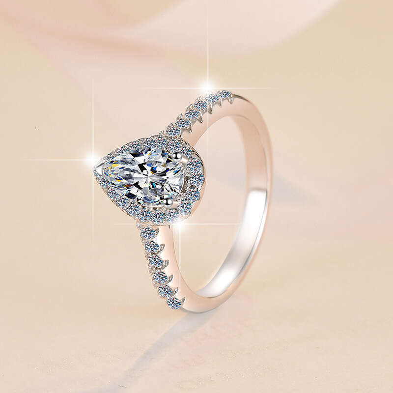 luxury jewelry Stylish Womens Solid Gold Engagement Rings Wholesale Moissanite Oval Cut Diamond Accented Light luxury fashion