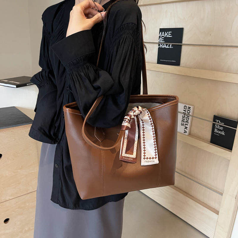 Large Capacity Simple Tote Bag For Women 2025 New Designer Bag Casual Textured Commuter Bag Student Class Luxury Bag Shoulder Bag
