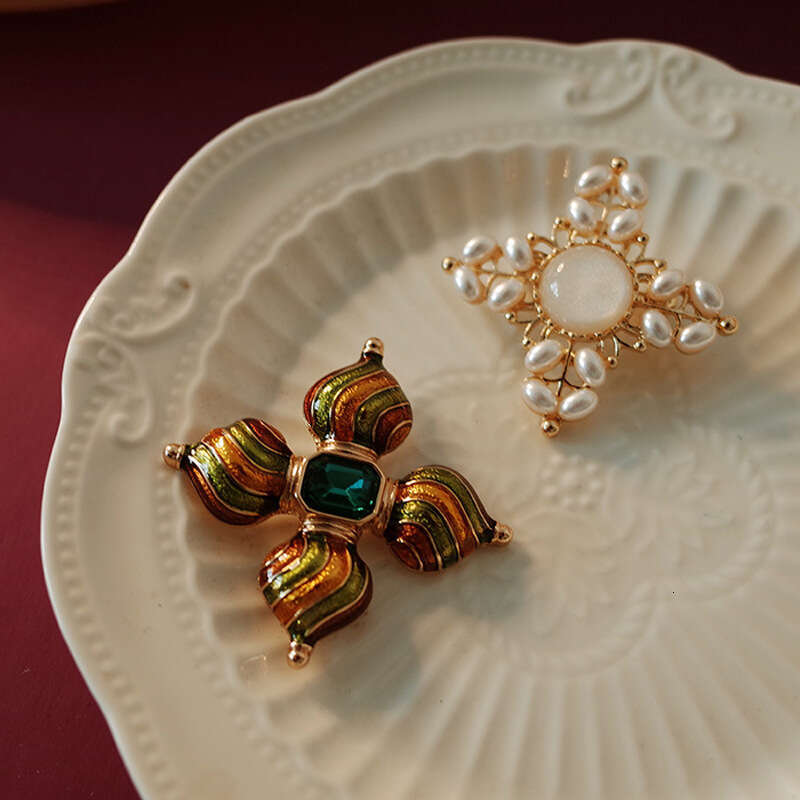 Color plated brooch Rhinestone Brooches for Women Unisex Pearl Bear Pins pins Banquet Party Backpack Gifts Jewelry AccESSories