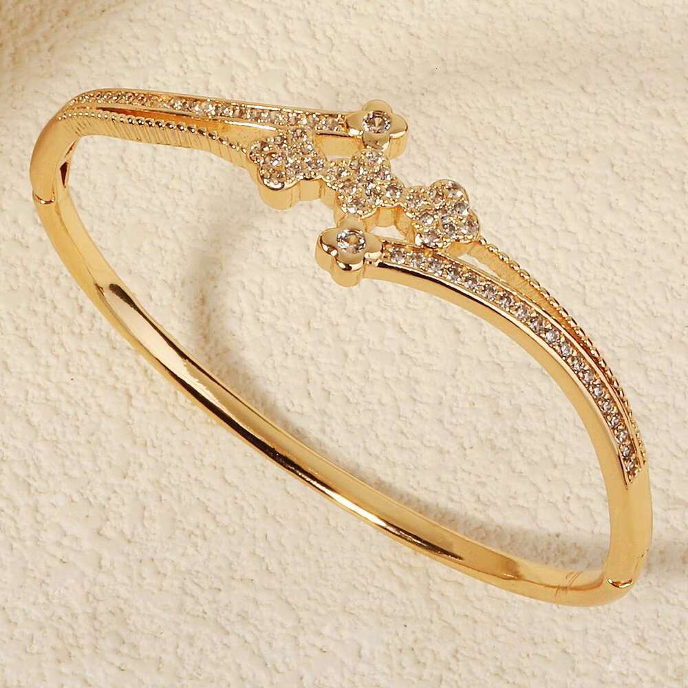 luxury jewelry Fashion Metal Bracelet Light HighEnd Feel Copper Inlaid Zirconia Bracelet Gold Versatile Womens Open Bracelet Fashion metal bracelet li