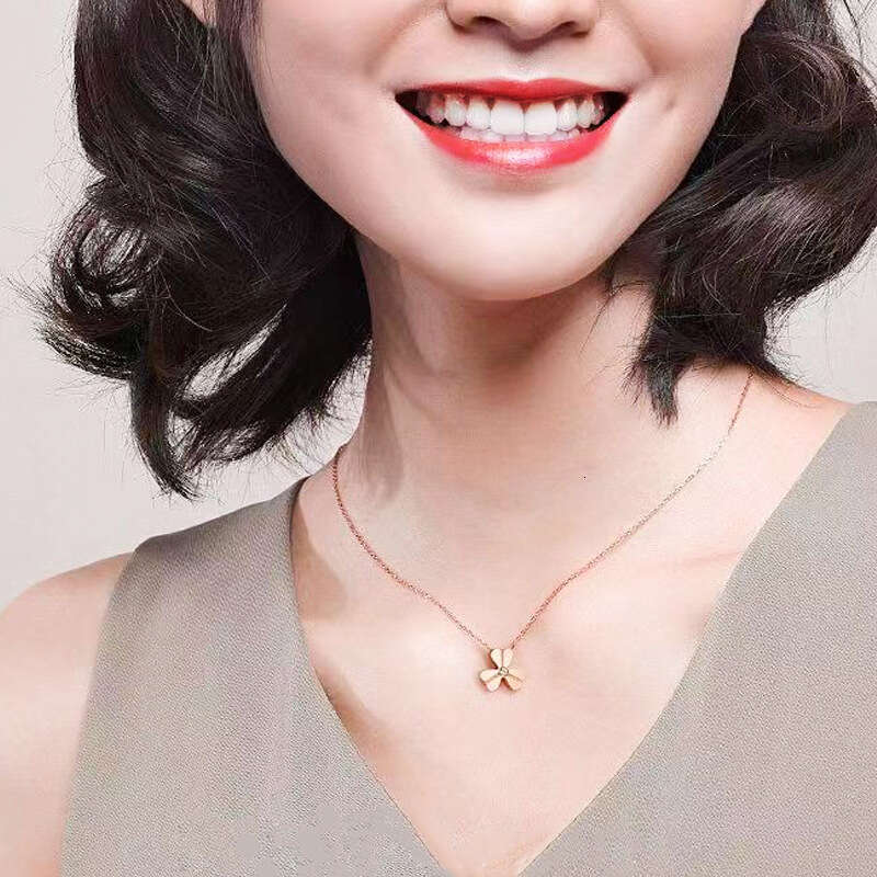 Light luxury diamond studded collarbone chain Pendant Necklaces jewelry necklace Fashion Classic necklace Charm Rose Gold Silver Plated Agate necklace