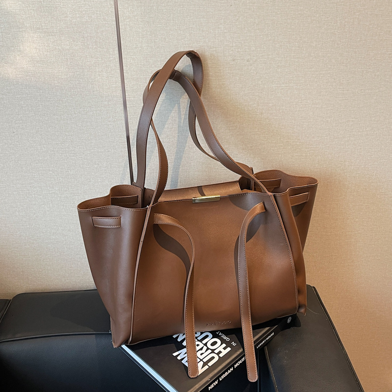 2025 New Versatile Casual Large Capacity Simple Solid Color Tote Bag For Women Retro Luxury Designer Bag Bag High-quality Texture Niche Shoulder Bag