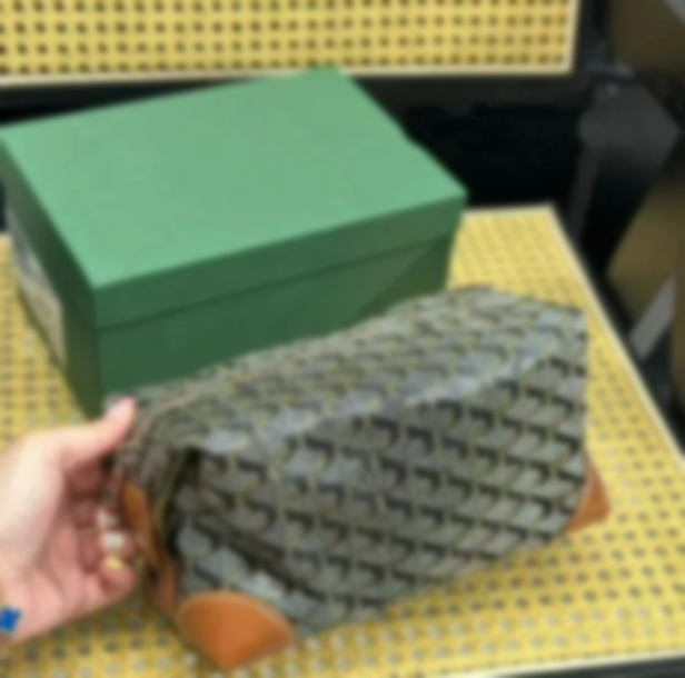 Designer Make Up Bags Luxury Cosmetic Bag Makeup Bag Womens Washing Bag Travel Toiletry Pouch Bag Business Trips Bathroom Bag Webbing Washbag 24151D