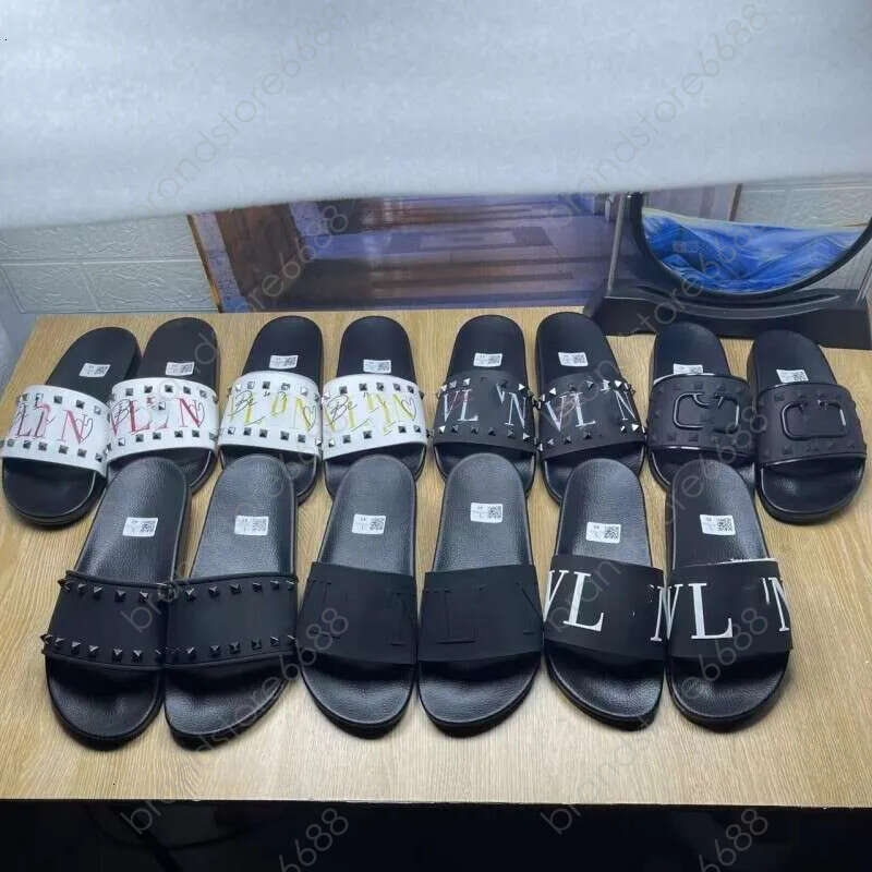 v Rivet beach slippers, sandals, single-line flip flops, men's leather slippers
