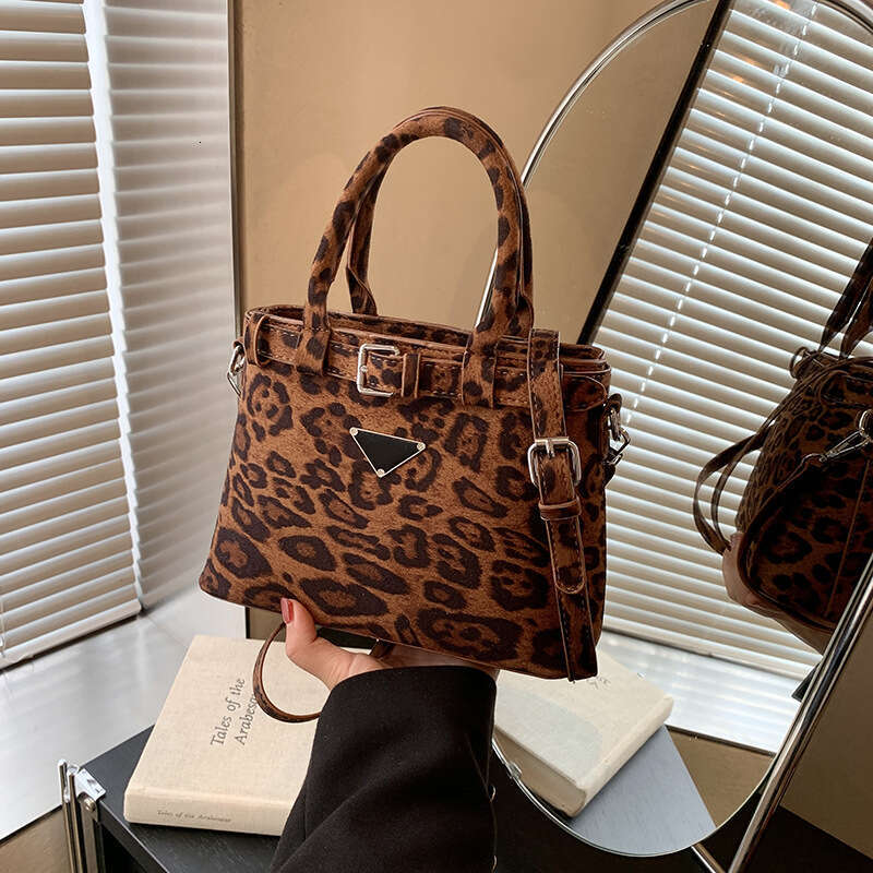 Leopard Print Handheld Small Square Autumn Winter New Korean Style High-End Crossbody Commuter Shoulder Bag for Women
