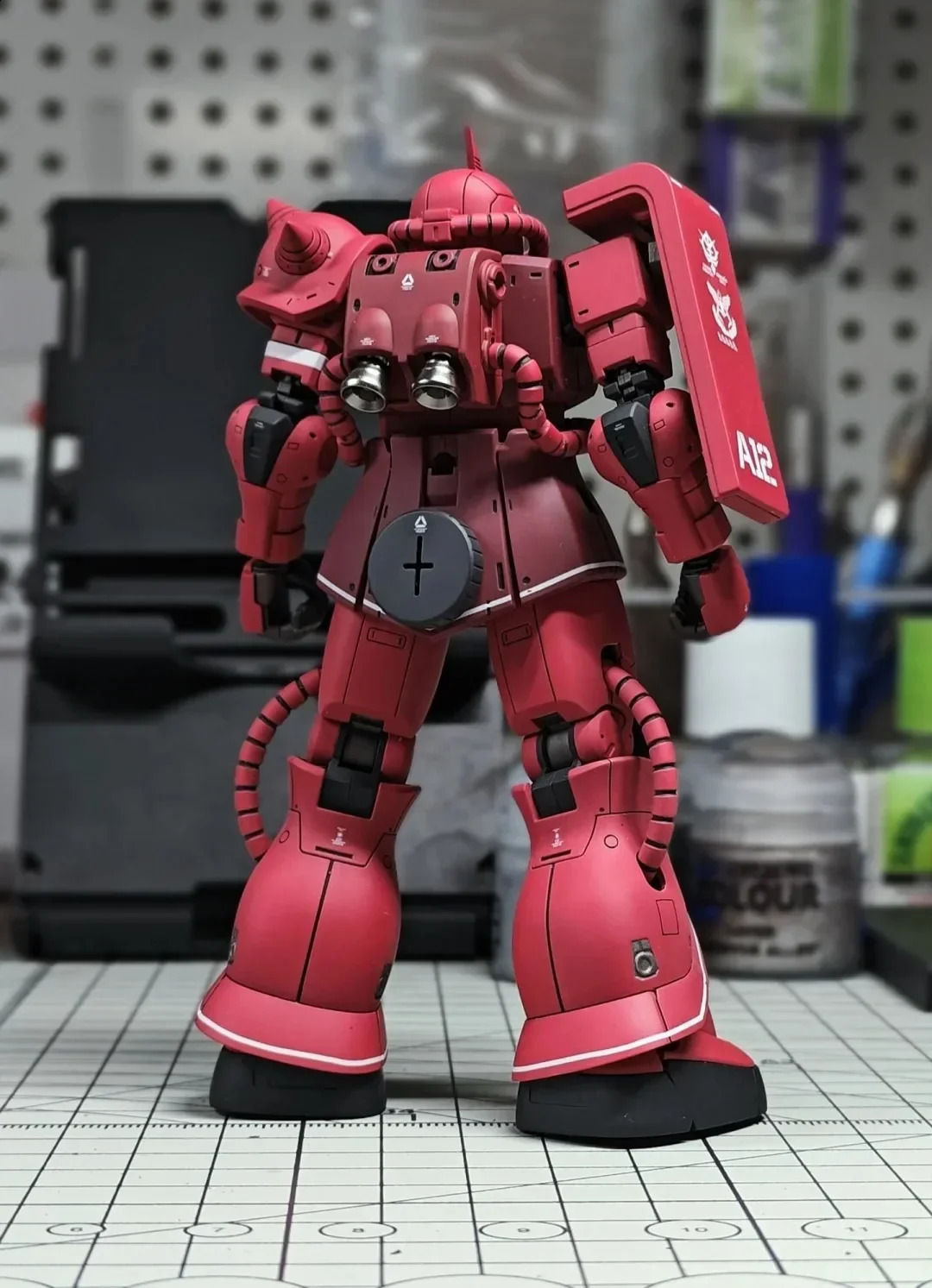 Hg 1144 Mc06c6 R6 Zaku 2 The Base Limited Ver Painting Color Assembly Model Kit Collection Action Robot Plastic Toys 250823