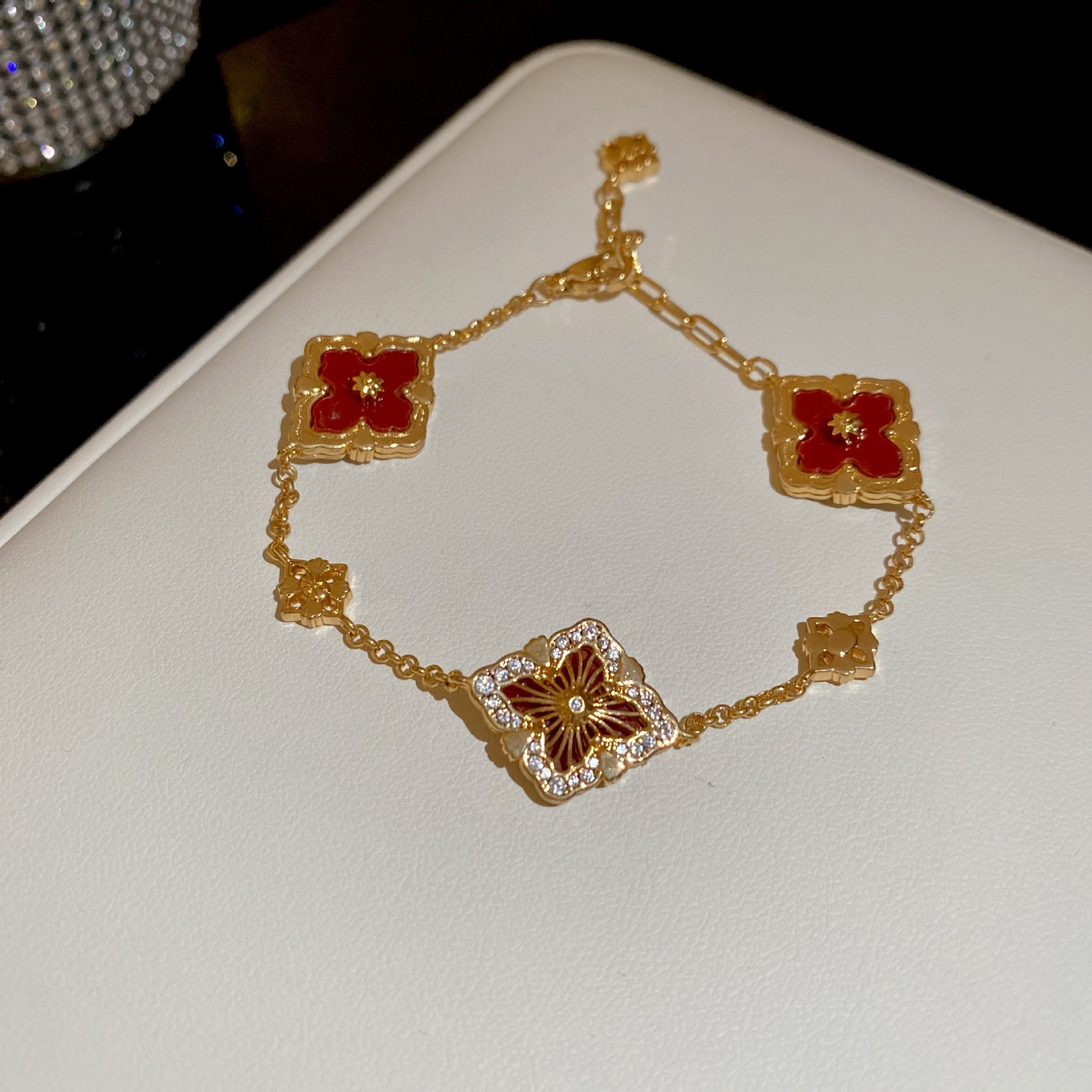 Real Gold Plated Zircon Double-Sided Flower Light Fashion Bracelet Palace Style High-End Elegant Jewelry