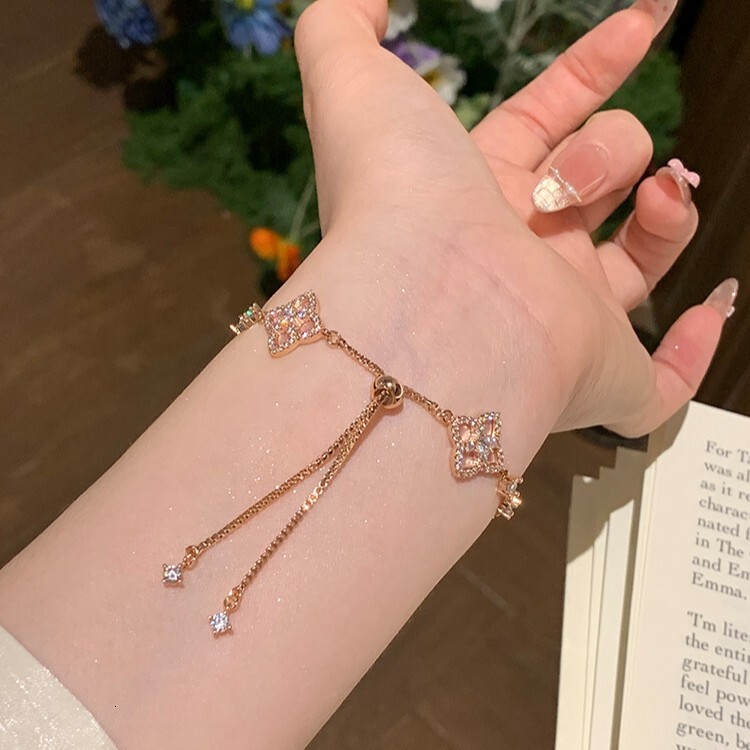 Zircon Hollow Mother-of-Pearl Flower Pull-Out Bracelet Light High-End Fashion Versatile Elegant Jewelry - view 4