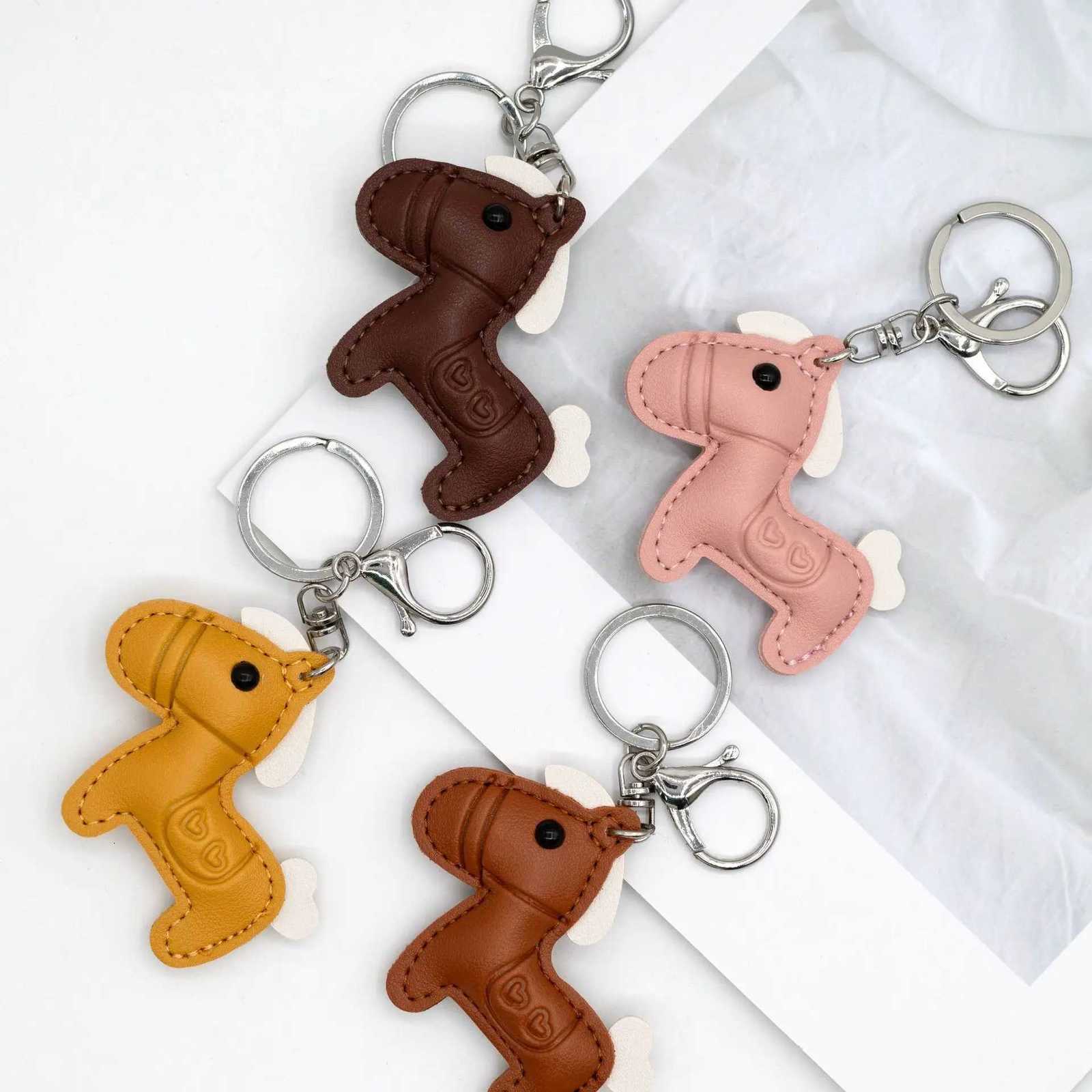 Designer Trendy PU Leather Rocking Horse Keychain Cartoon Pony Pendant Key Ring Charm Wen Bag Decoration Accessories G250825