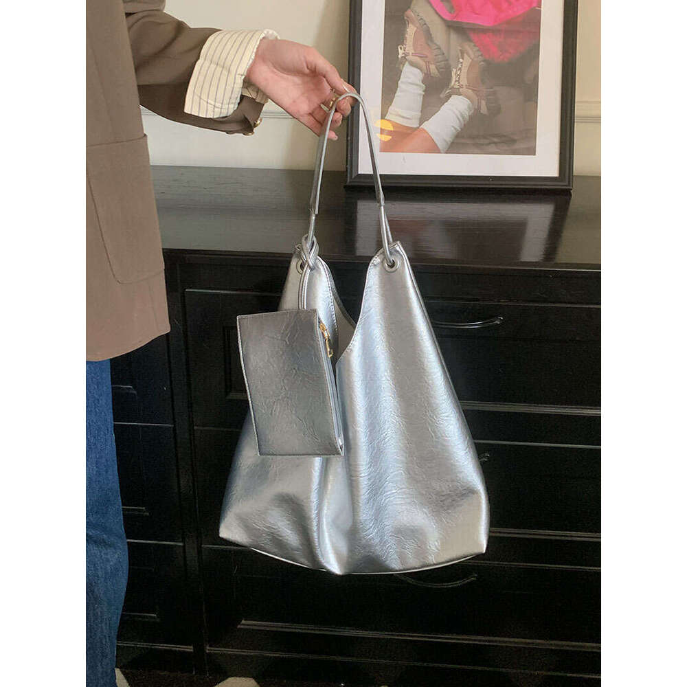 2025 New Autumn Winter Ins Casual Versatile Commuter Large Capacity Soft Leather Tote Student Class Shoulder Bag for Women