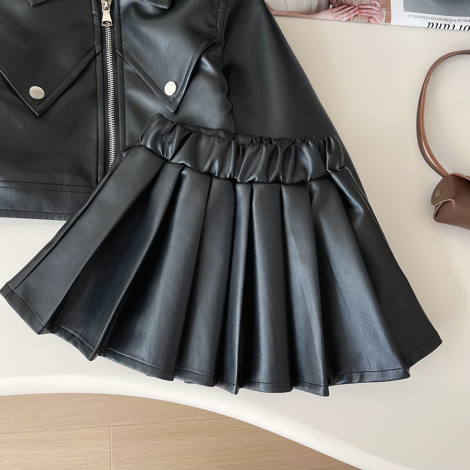 2025 New Korean Style Girls' Autumn Outfit Trendy Kids Temperament Chic Leather Jacket & Pleated Skirt Set Classic Black Pink