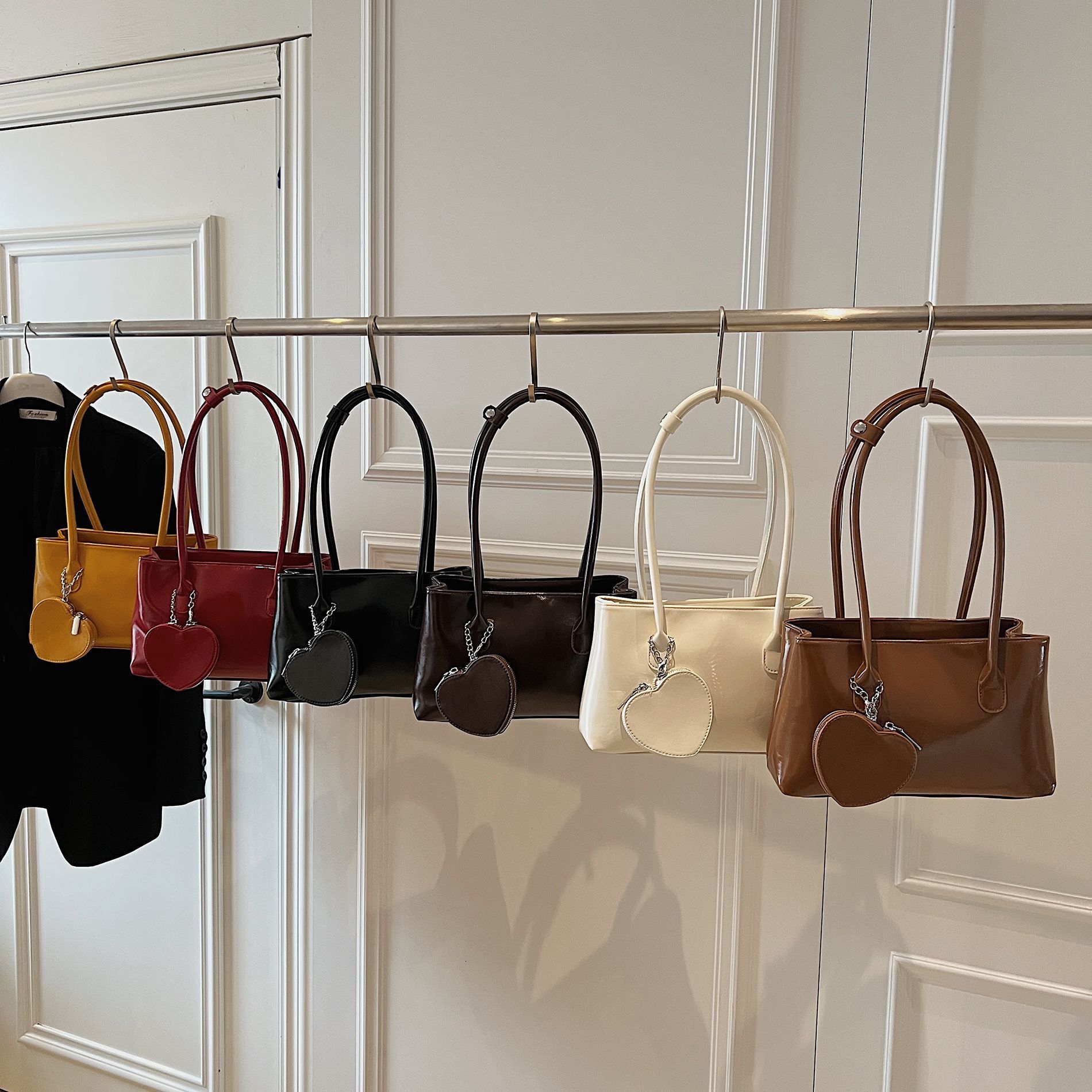 Autumn New Women s Shoulder Bag Autumn Armpit Bag Casual Heart shaped Simple Niche Bright Face Women s Handbag Fashionable Autumn New Designer Bag