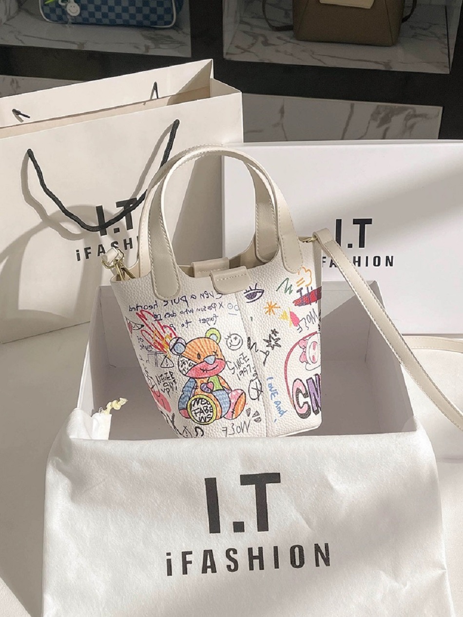 Free delivery designer bags Boston bag Pillow bag women new versatile handbag single shoulder crossbody bag Timeless Design white cute