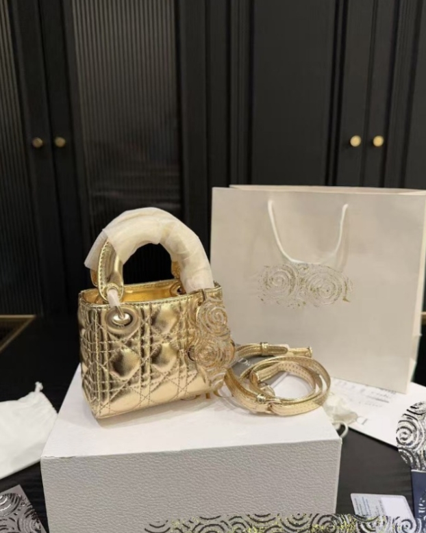 Princess Diana Bag for Women 2025 New Trendy Temperament European and American High-end Ladies Hand-held Cross-body Bag 2266