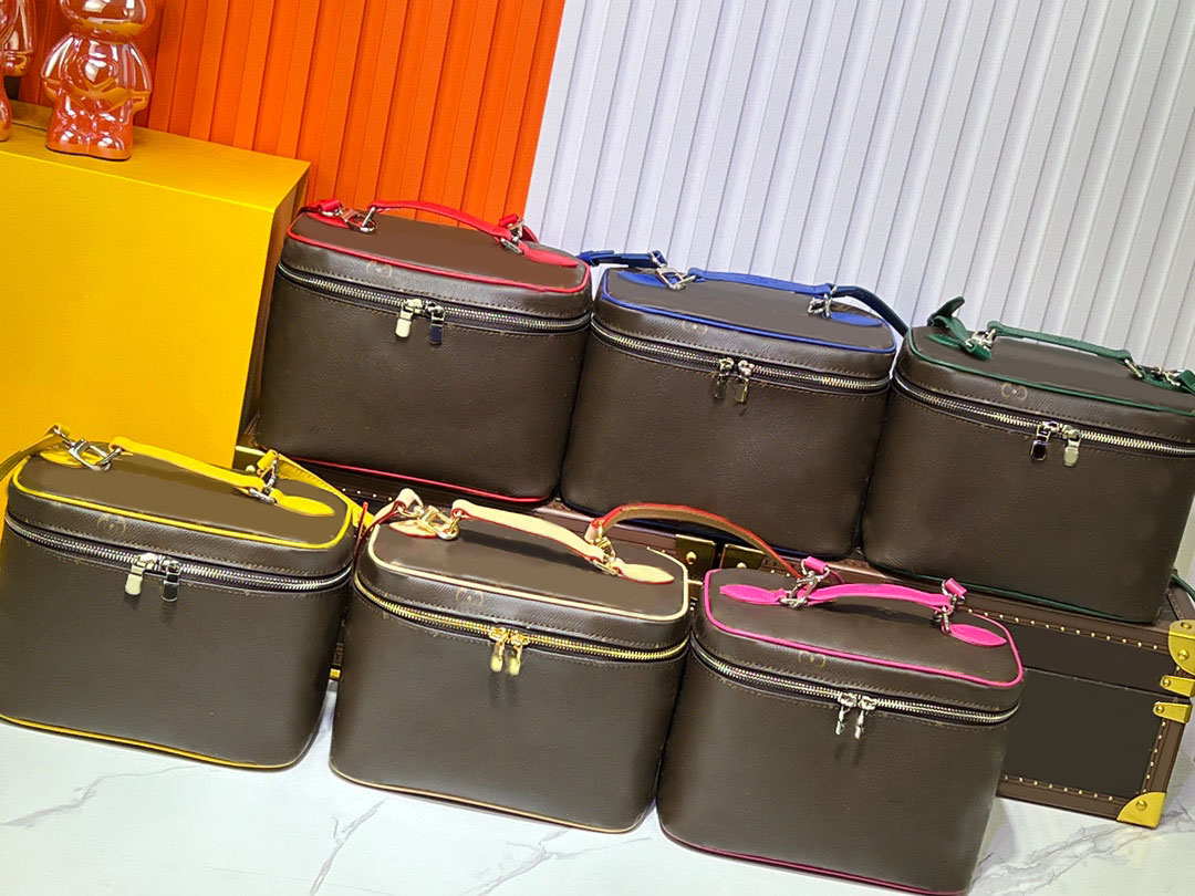 dopp kit toilet pouch luxury cosmetic bag Cosmetic Bags for Women's Travel Makeups Storage Quality Cosmetic cases sold