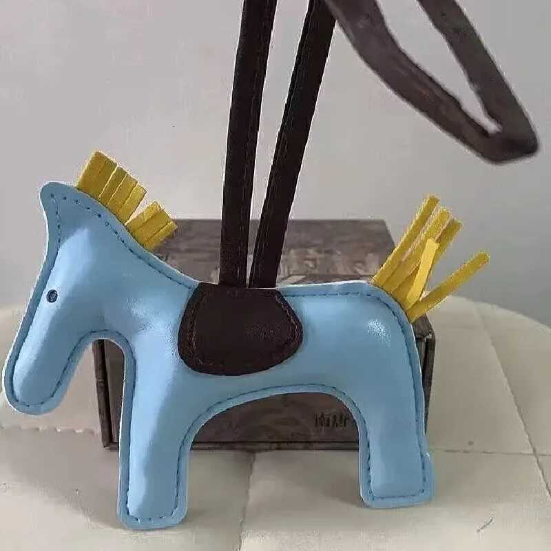 Designer Mini Angel Pegasus Pony Pendant Handmade ing WenS Bag Charm With Cute Tassel Fashion Accessory Birthday Gift G250825