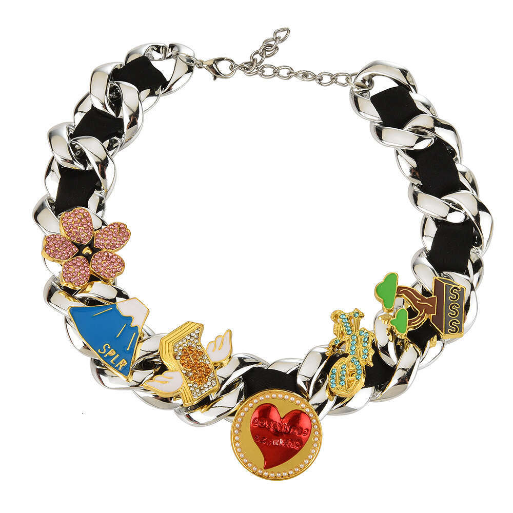 Designer Keychain Bag Charm Keychain Wallet Celebrity Style Pearl Heart Flower Rotatable Necklace Hip Hop Pendant Trendy