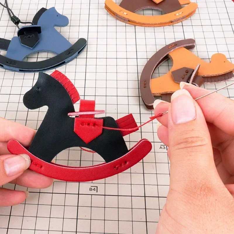 Designer 100 Genuine Handmade Weaving Material Gifts for Relatives Best Friend DIY Keychain Swinging Horse Lucky Pendant Bag Decoration G250825