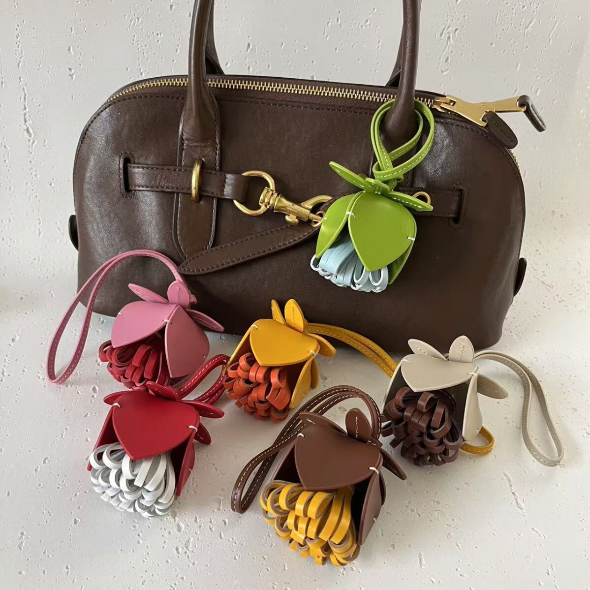 Cute flower pendant made of cowhide material Style Genuine Leather Handmade Bud Flower Bag Alternative Car Pendant Keychain