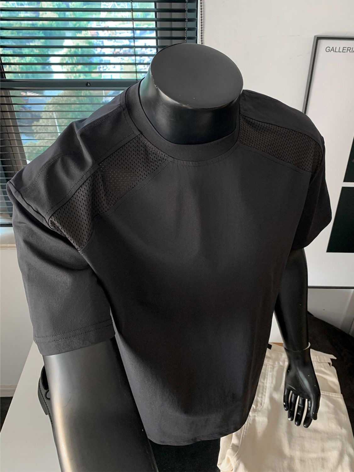 Simple white breathable short-sleeved men's summer cool and stylish high-end multi-purpose t-shirt with good ventilation and sun protection for o