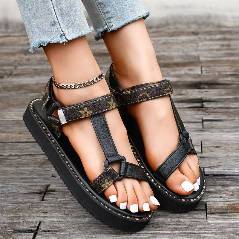New Designer Sandals For Womans Platform Slippers Fashion Lady Slider Black Summer Slides Hot Woman Shoes