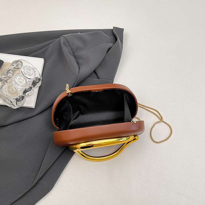 Luxury Brand Designer Bag Niche Handheld Evening Bag Women's Bag Fashion Beauty Chain Underarm Shoulder Bag Design Sense Stylish Crossbody Bag