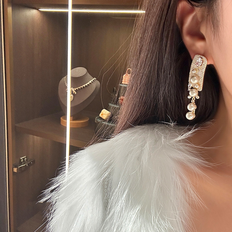 Gold - Tone Square Pearl & Zircon Drop Earrings Glamorous And Elegant Party And Daily Wear Gift For Her Luxurious And Chic Jewelry