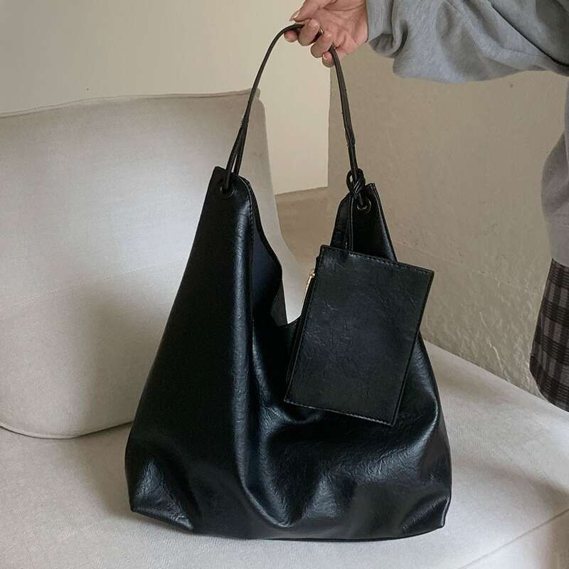 2025 New Autumn Winter Ins Casual Versatile Commuter Large Capacity Soft Leather Tote Student Class Shoulder Bag for Women