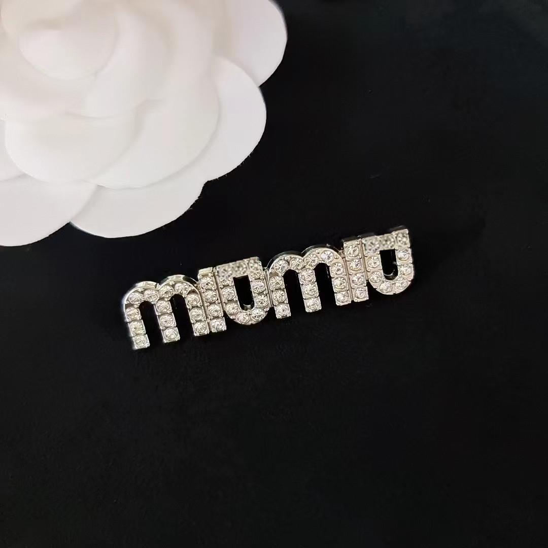 Famous Design Brand Luxurys Desinger Brooch Women Rhinestone Pearl Brooches Suit Pin Designer Accessories Jewelry Party