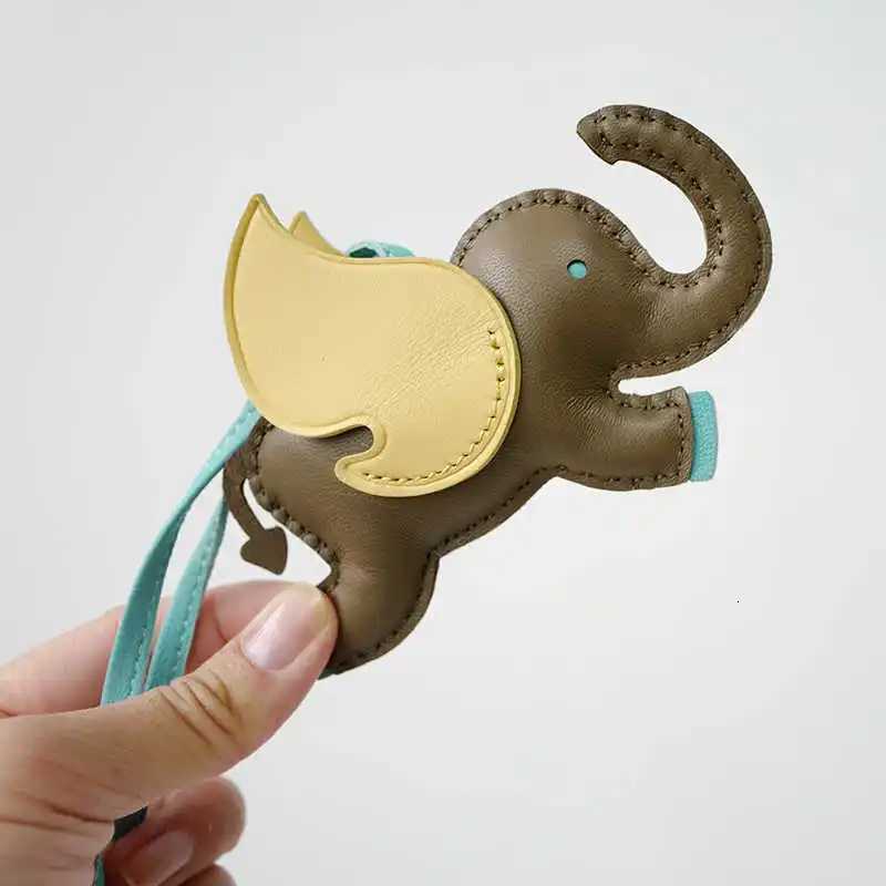 Designer Flying Elephant Bag Pendant Handcraft Sewn ather Bagpack Decoration Hanging Car Keychain Bag Accessories G250825