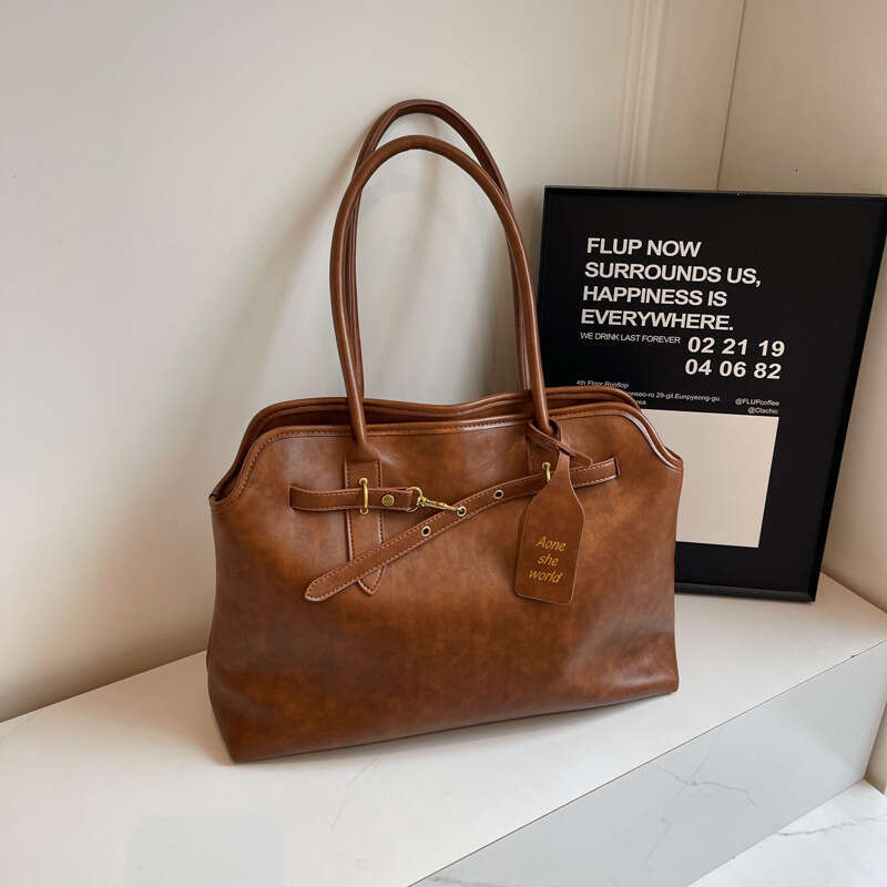 2025 Autumn New Simple Vintage Handheld Commuter for Women High-end Large Capacity Shoulder Bag