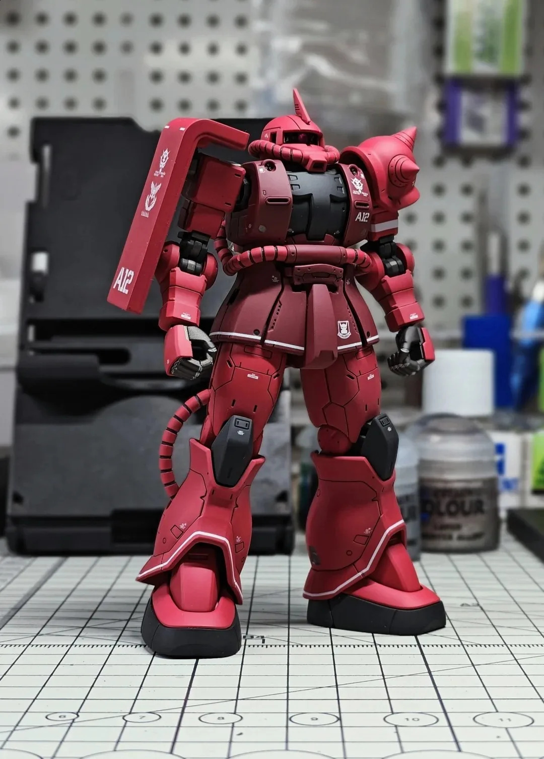 Hg 1144 Mc06c6 R6 Zaku 2 The Base Limited Ver Painting Color Assembly Model Kit Collection Action Robot Plastic Toys 250823