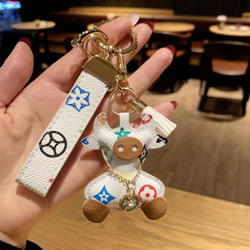 Charm Women Key Rings keychain Retro-Cool Cherry Motif In Glittery Resin Clip it To Favorite Bag Set of Keys For Refreshing Style key chain Lanyard