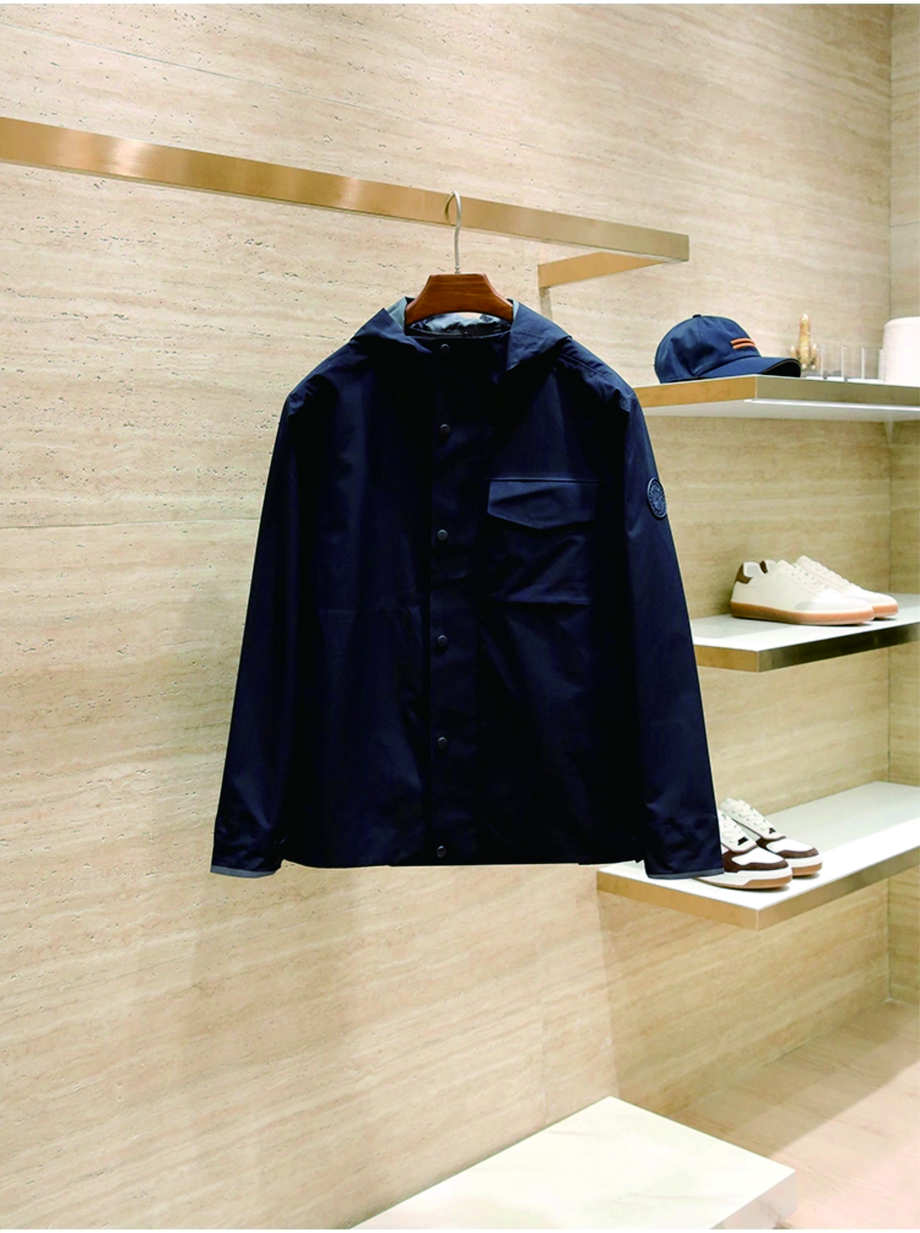 Lightweight and thin men's outdoor laminated casual hooded jacket with a high-end feel