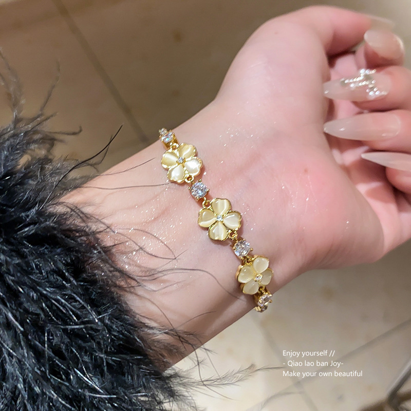 Gold - Tone Shell Flower & Zircon Adjustable Bracelet Elegant And Sweet Party And Daily Wear Gift For Her Delicate And Charming Jewelry