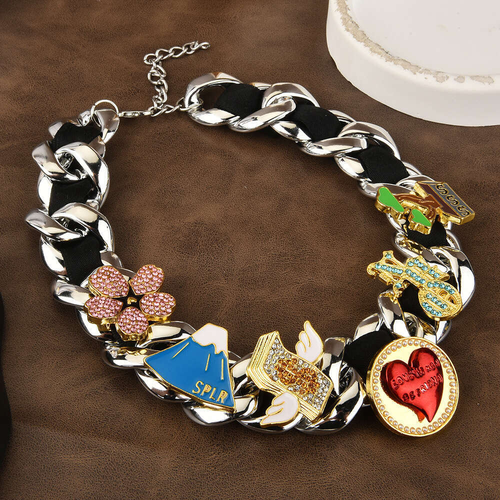 Designer Keychain Bag Charm Keychain Wallet Celebrity Style Pearl Heart Flower Rotatable Necklace Hip Hop Pendant Trendy