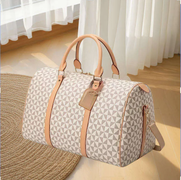 2026 Luxury designer High quality Men's travel 55cm embossed large capacity waterproof sports bag CrossBody Bags Totes Women's duffel bags 1